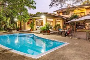 Hotel Numbi and Garden Suites