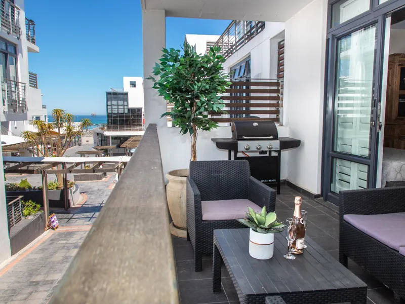 Contemporary 2 Bed Apartment 144 Eden on the Bay