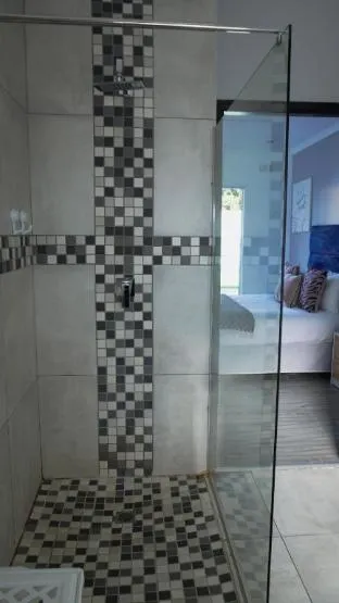 Frangipani House – photo 3, Entire House in Cape Town
