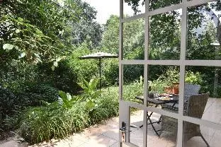 Charming Yellowwood cottage for 2 people in spacious garden – photo 5, Entire House in Johannesburg