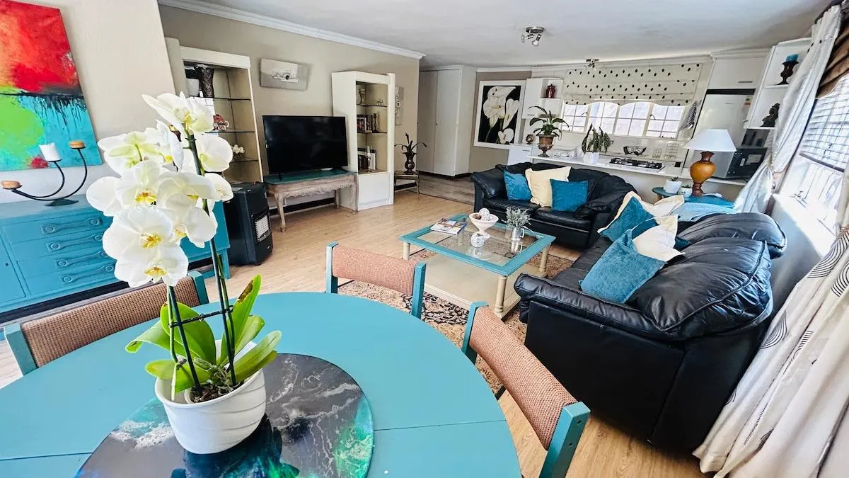 Artzy’s Cottage @ 77