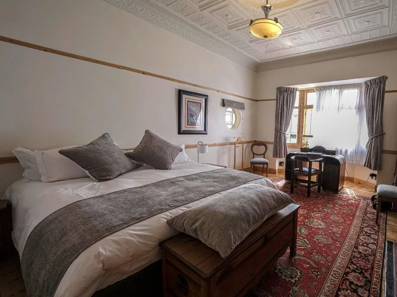 Amazing Art Deco king room in a refined villa