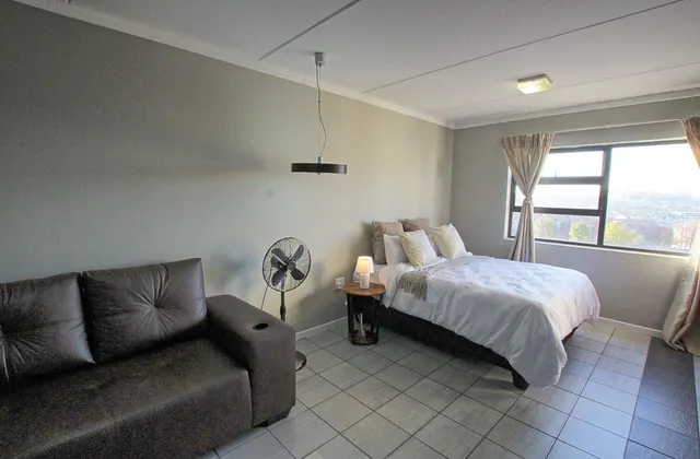 Modern Bachelor Apartment in Dainfern, Sandton