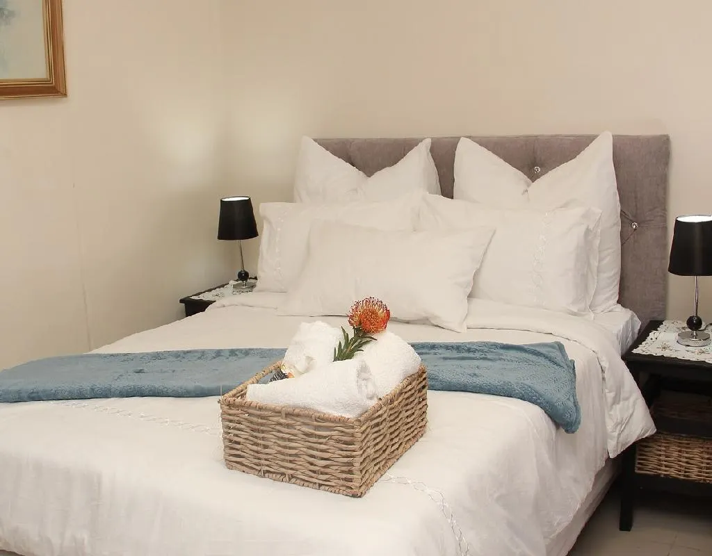 Clean | Cozy renovated studio/wFree Wi-Fi, parking