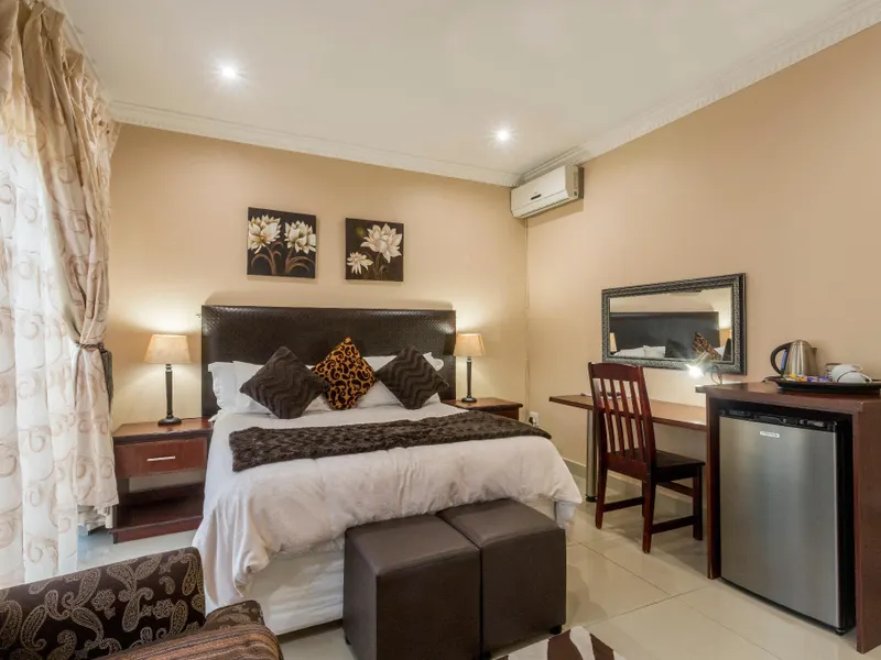 Ezulwini Guest House - Relaxing Queen Room with Balcony in Balito, South Afirca