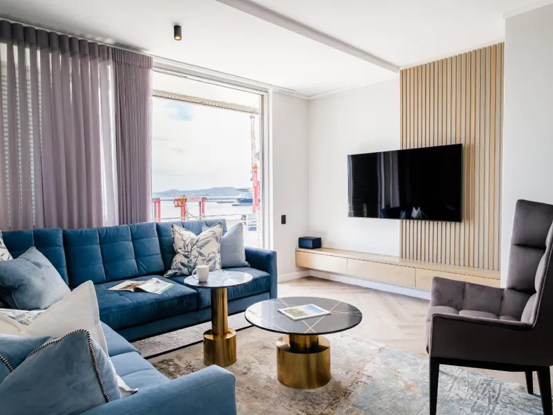 Waterfront Elegance at Harbour Bridge 413