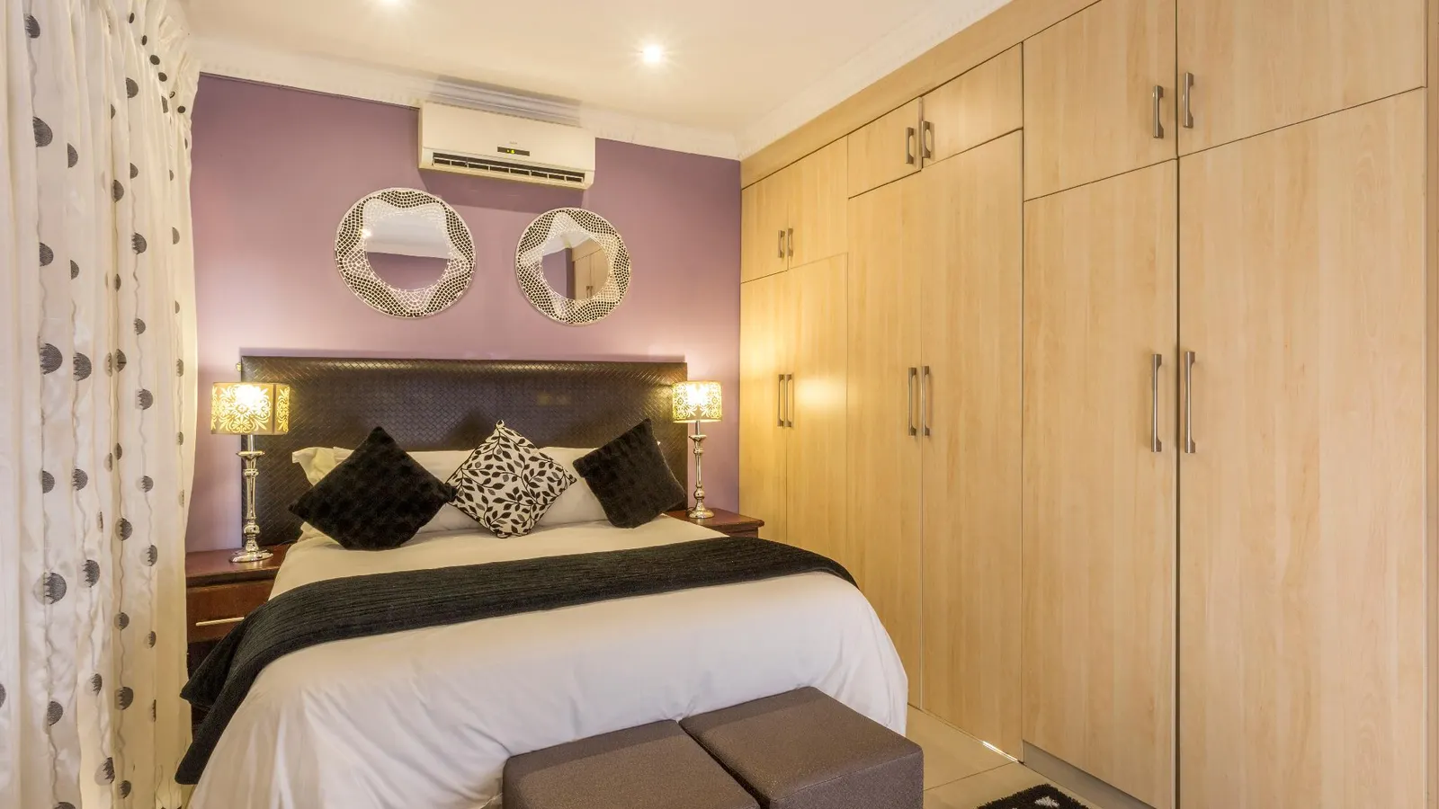 Ezulwini Guest House - Queen Room with Balcony for 2 guests in Ballito