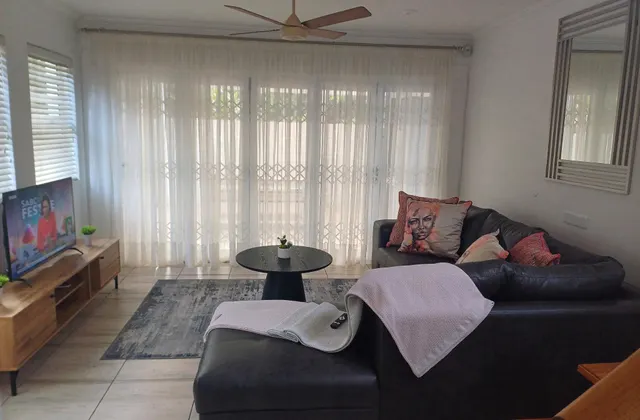 Cosy 2 bedroom apartment in a prominent area of East London NahoonNahooo