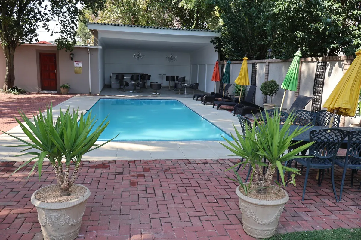 Airport Gardens Boutique Hotel