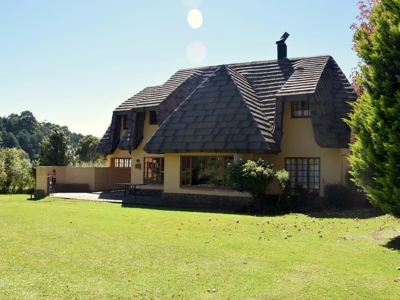 Champagne Haven - 2 x luxury chalets