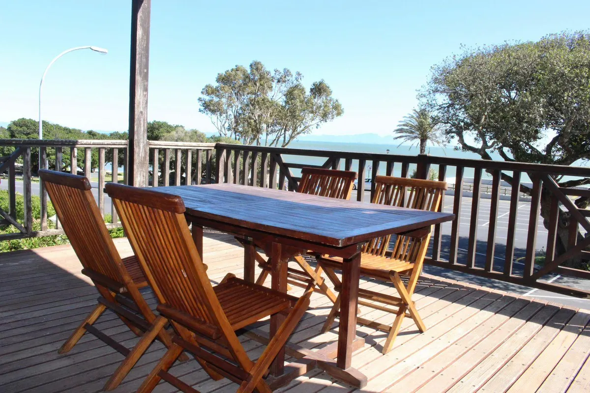 Sea and Mountain View Apartment 