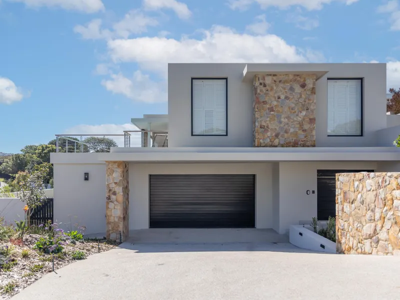 Sunset Villa - Luxury Villa 150m from the beach