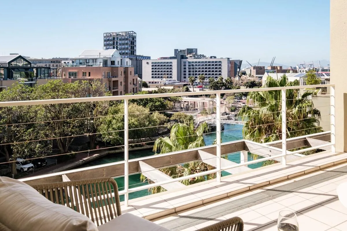 Escape to Exquisite Ellesmere 401