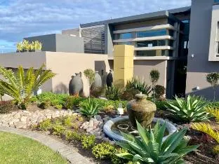 Villa 18 on Gordonia - luxurious & newly decorated