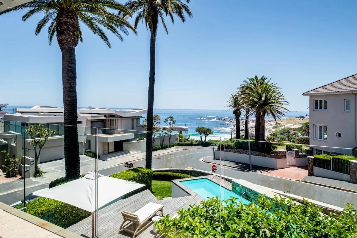 Magical Holiday Home Walking Distance to the Beach