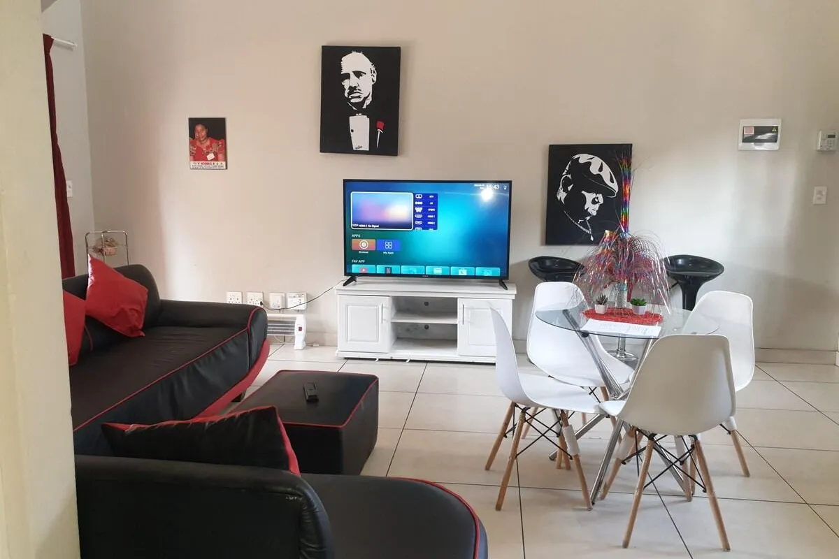 lovely 1 upstairs bedroom with shared dinning room