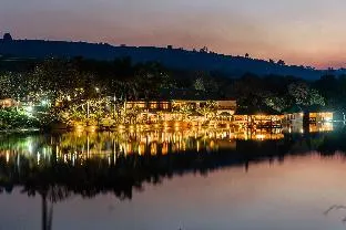 Bambuu Lakeside Lodge