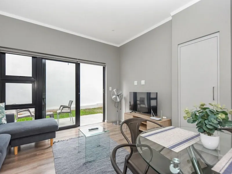 Easy Stay- The Monroe