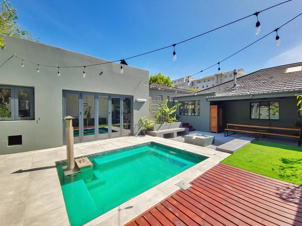 Sunny 5 bedroom villa ideal for large groups