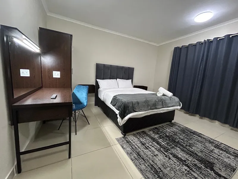 BAYSIDE SUITES HOTEL