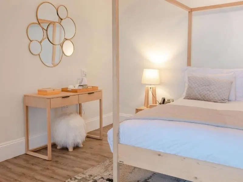 King Suite Pool View