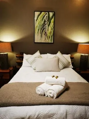 Silver Tree Guest Room, Roodekrans. Cosy & Scenic – photo 2, Entire House in Johannesburg