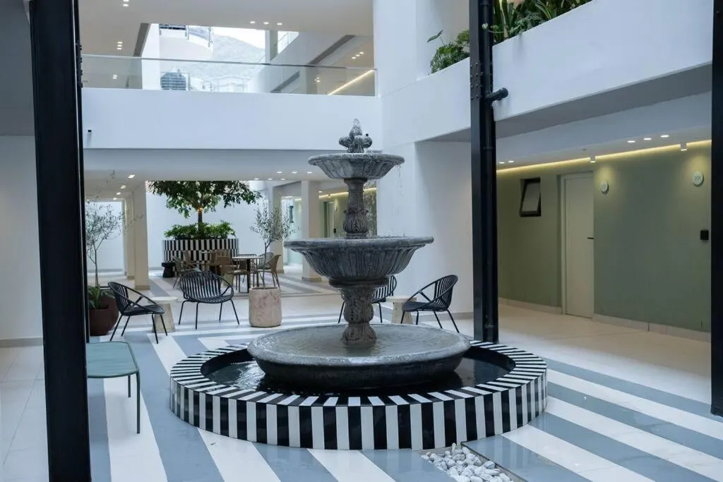 Luxurious Sea Point Apartment with Private Entrance