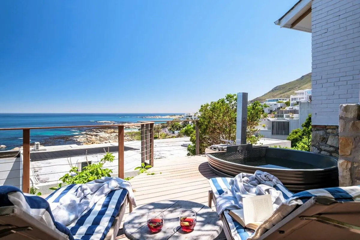 Luxurious Camps Bay Retreat w Sea Views Rock Resid