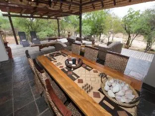 Luxury villa with a swimming pool in Hoedspruit – photo 5, Entire House in Hoedspruit