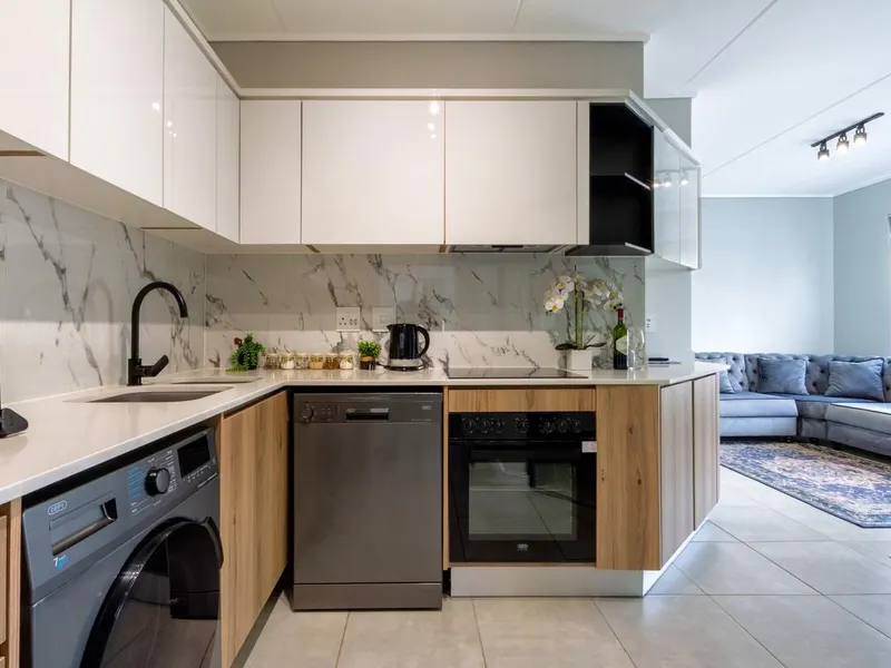 Lovely 1 Modern bedroom in Waterfall City