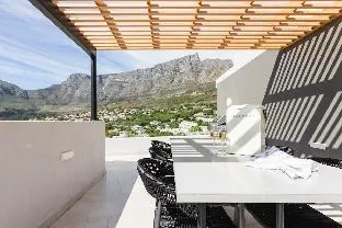 The View - Luxury Penthouse with rooftop pool