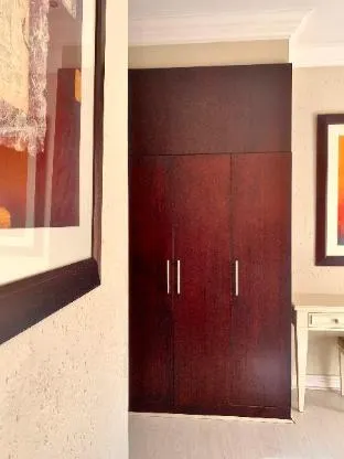 Two bedroom apartment (2,5km) from sandton city – photo 4, Apartment/Flat in Johannesburg