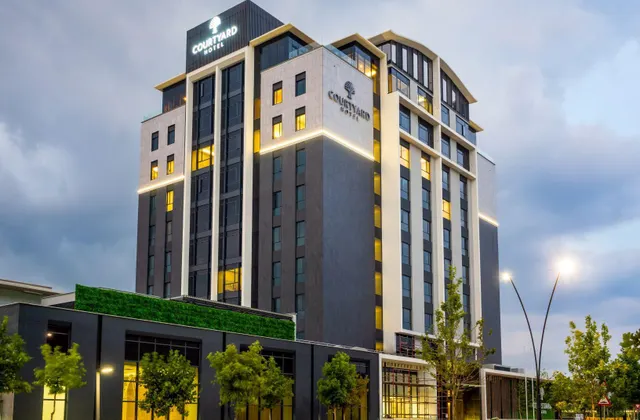 Courtyard Hotel Waterfall City