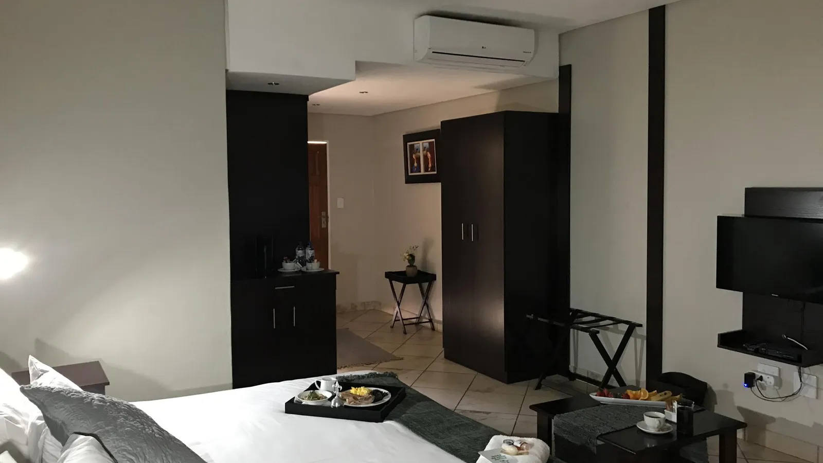 Manor Hills Guest Lodge