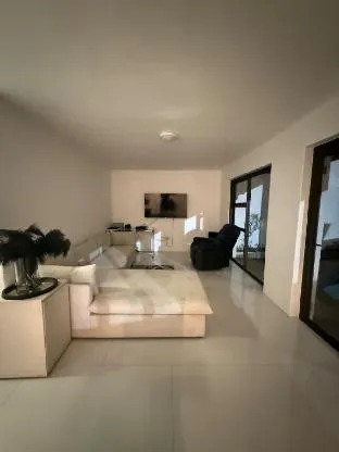 The White House - Zonnebloem – photo 2, Entire House in Cape Town