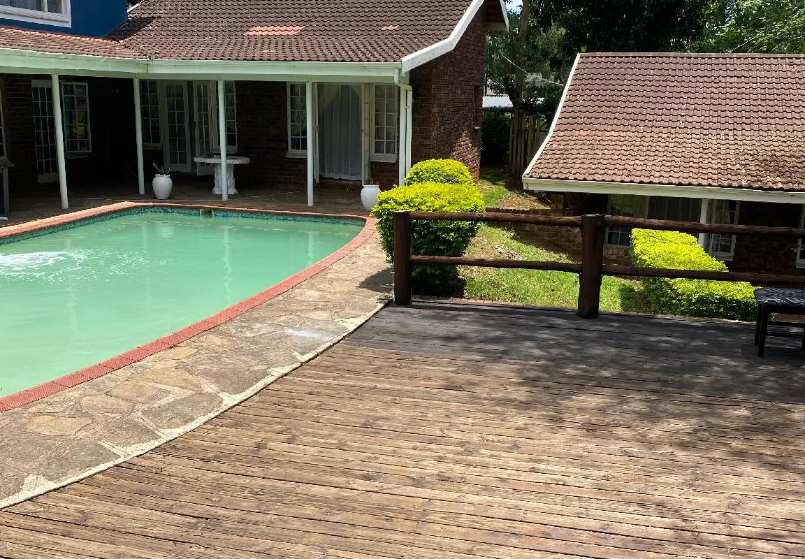 Comrades Oasis Guest House 