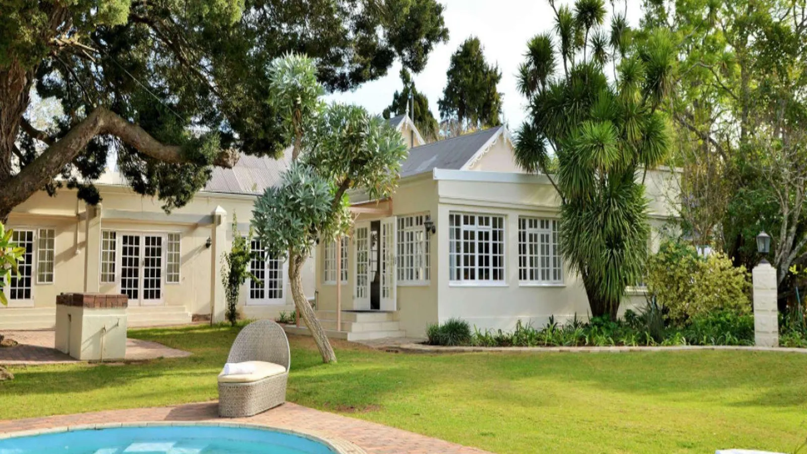 10 on Milner Guesthouse