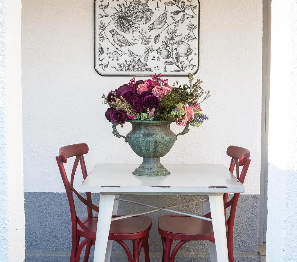 A warm embrace of Luxury & Comfort!