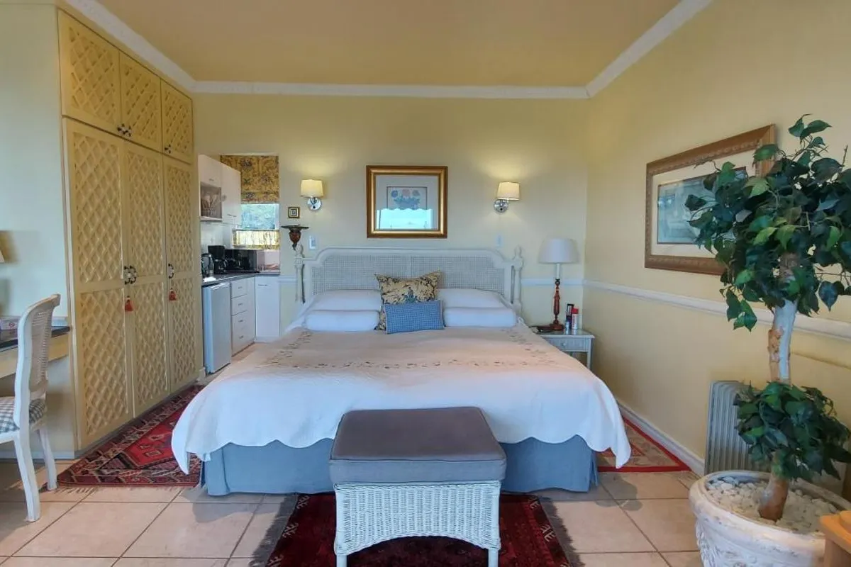 Roosboom Luxury Studio - with Sea View and kitchen, ideal for 2 guests, Capetown