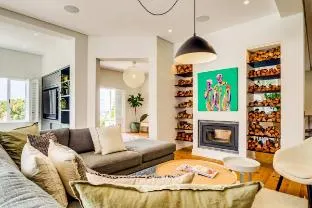 Magnificent Heritage Home w/Sweeping Views of the – photo 2, Villa in Cape Town