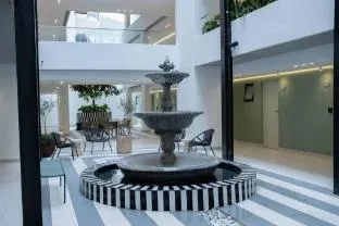 Luxurious Sea Point Apartment with Private Entrance