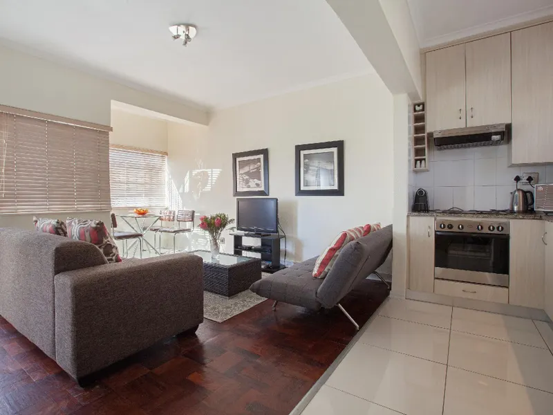 Eaton Square 2 by CTHA