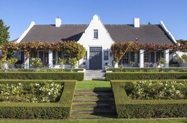 14 on Klein Constantia, Adults only