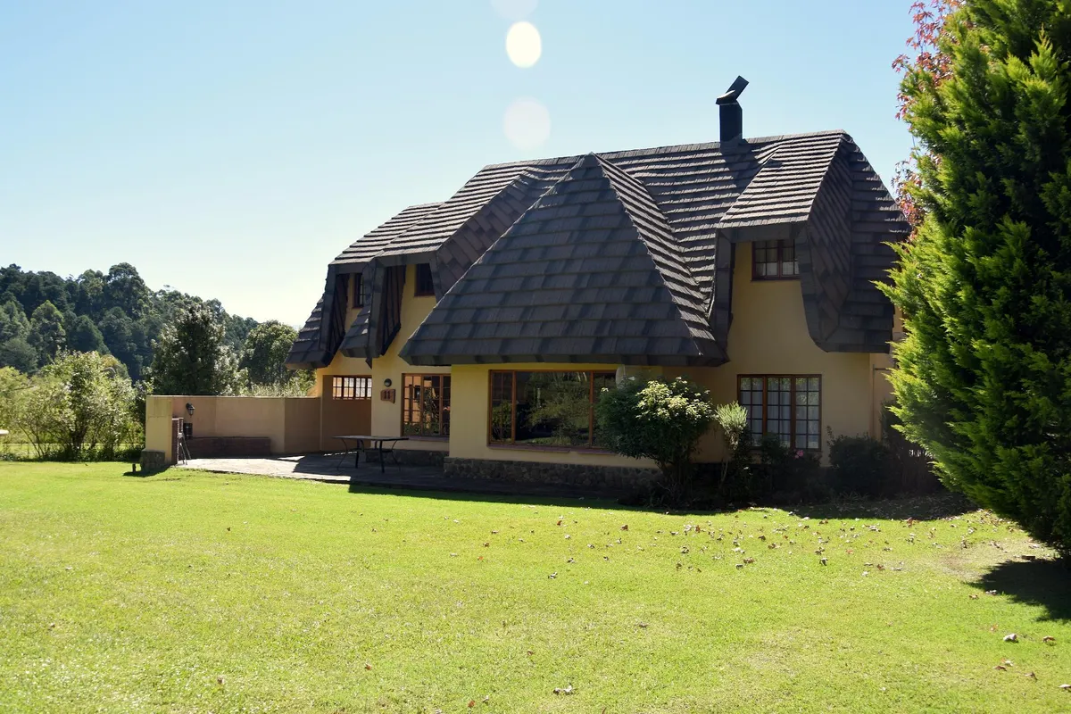 Champagne Haven - 2 x luxury chalets