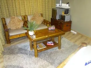 Silver Tree Guest Room, Roodekrans. Cosy & Scenic – photo 5, Entire House in Johannesburg