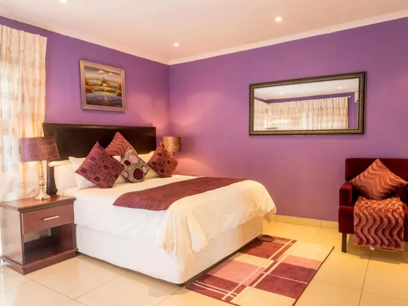 Ezulwini Guest House - Executive Double Room with pool view, 2 guests in Balito