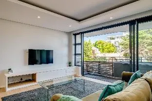 Conveniently Located Apartment in Green Point  C on S