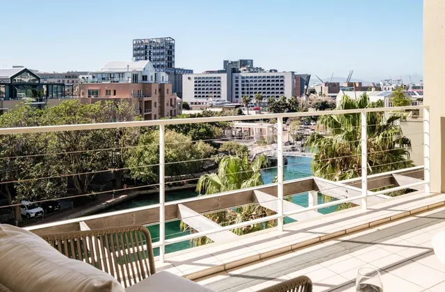 Escape to Exquisite Ellesmere 401