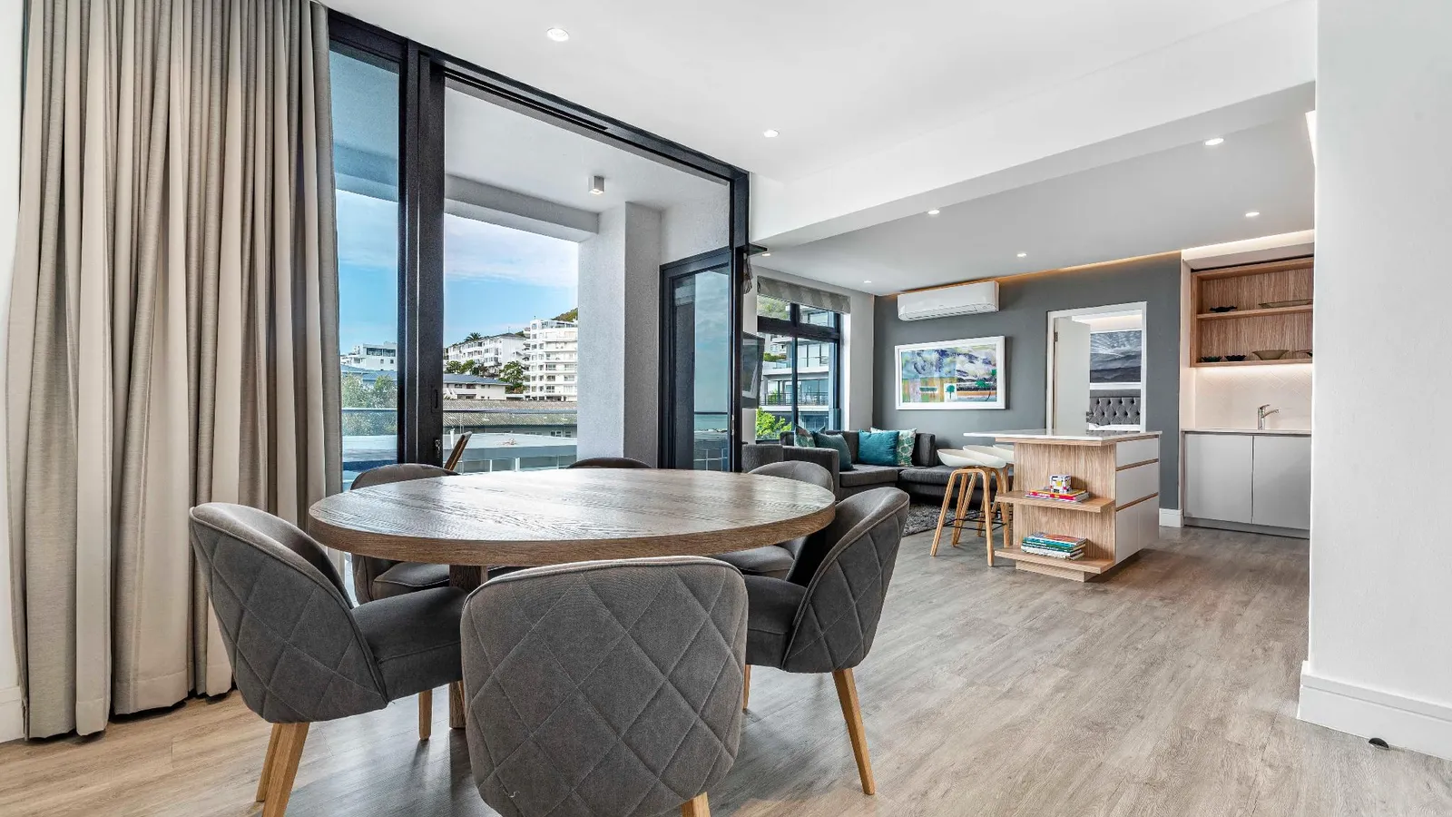 Strand Beach, Magnificent two bedroom Apartment... Sea Point