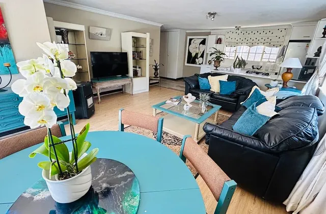 Artzy’s Cottage @ 77